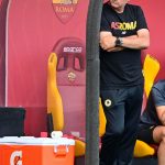 (VIDEO) Pogledajte reakciju Džeke dok mu Mourinho daje instrukcije