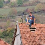 (FOTO) Probili krov štale da snime Želju