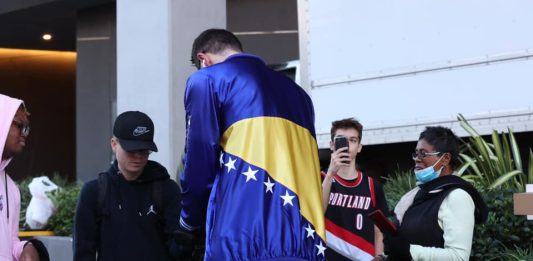 (FOTO) Jusuf Nurkić na poseban način čestitao Dan državnosti