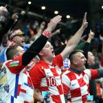 (FOTO) Na utakmici protiv Srbije svi su gledali dres hrvatskog navijača