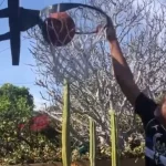 (VIDEO) Bivša NBA zvijezda zakucava sa 66 godina