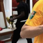 (VIDEO) Dok su saigrači slavili trofej on je uzeo serdžadu u ruke i otišao da obavi namaz