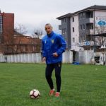 Novopazarac Edin Ferizović posti i profesionalno igra fudbal u 45. godini