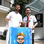 (FOTO) Turski slikar iznenadio Pjanića poklonom