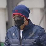(FOTO) Mihajlović se vratio na klupu, kad je skinuo masku jasno se vidjelo da bolest uzima danak
