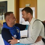 (FOTO) Počelo okupljanje Zmajeva u Zenici, među prvima stigao kapiten Džeko