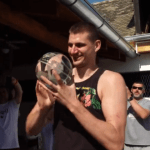 (VIDEO) Nagrada za najboljeg igrača NBA lige prvi put u historiji dodijeljena u – štali