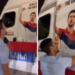 (VIDEO) Đoković vidio vozilo sa svojom slikom i zastavom Srbije na kojoj je pisalo Banja Luka, pa jasno rekao šta misli o Srbiji i RS